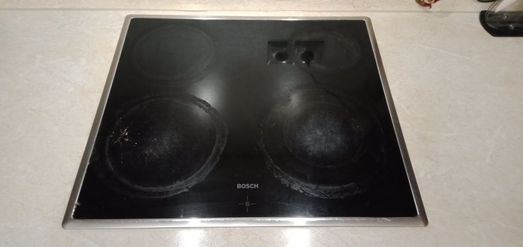 Bosch,зависимая варочная панель,установка стекла под рамку,до замены.jpg Bosch,зависимая варочная панель,установка стекла под рамку,до замены.jpg