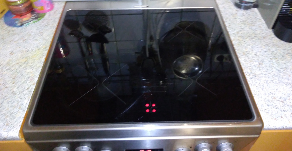Плита со стеклокерамикой "Gorenje"до замены стекла Плита со стеклокерамикой "Gorenje"до замены стекла