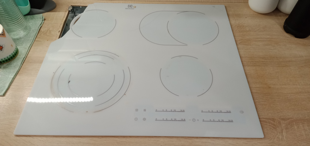 Панель варочная ELECTROLUX,белая стеклокерамика,спиральный нагрев,520х590,до замены.jpg Панель варочная ELECTROLUX,белая стеклокерамика,спиральный нагрев,520х590,до замены.jpg