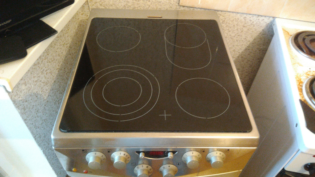 Плита Gorenje,с нашим стеклом.jpg Плита Gorenje,с нашим стеклом.jpg