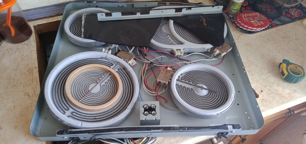 Варочная панель GORENJE EC620C,разбитое стекло,600х510 до замены(2021).jpg Варочная панель GORENJE EC620C,разбитое стекло,600х510 до замены(2021).jpg