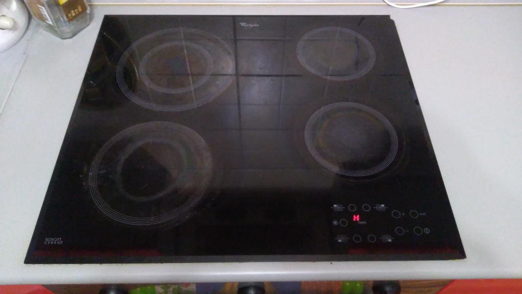 Варочная панель WHIRLPOOL независимая с сенсорным управлением до замены стекла.jpg Варочная панель WHIRLPOOL независимая с сенсорным управлением до замены стекла.jpg