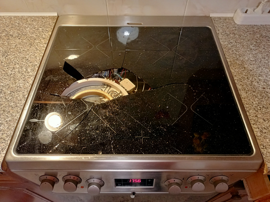Плита GORENJE с духовкой и стеклокерамикой с одним расщирением до замены.jpg Плита GORENJE с духовкой и стеклокерамикой с одним расщирением до замены.jpg
