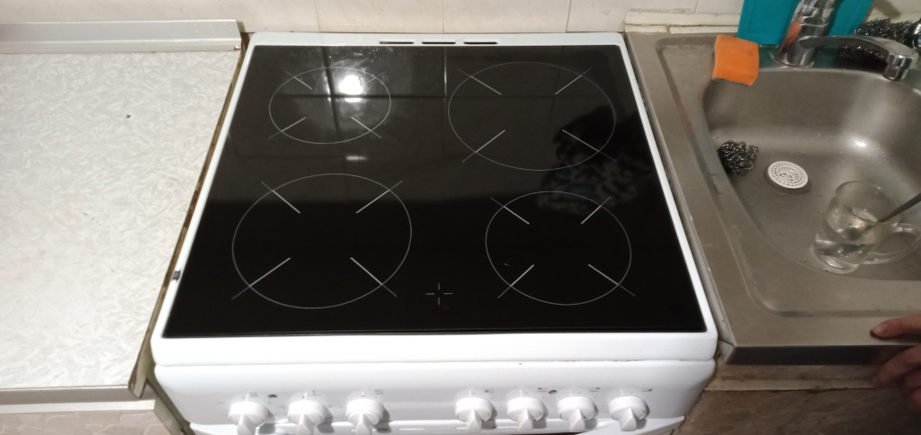 Плита с духовым шкафом INDESIT,4 конфорки,стекло вклеивается сверху,после замены.jpg Плита с духовым шкафом INDESIT,4 конфорки,стекло вклеивается сверху,после замены.jpg