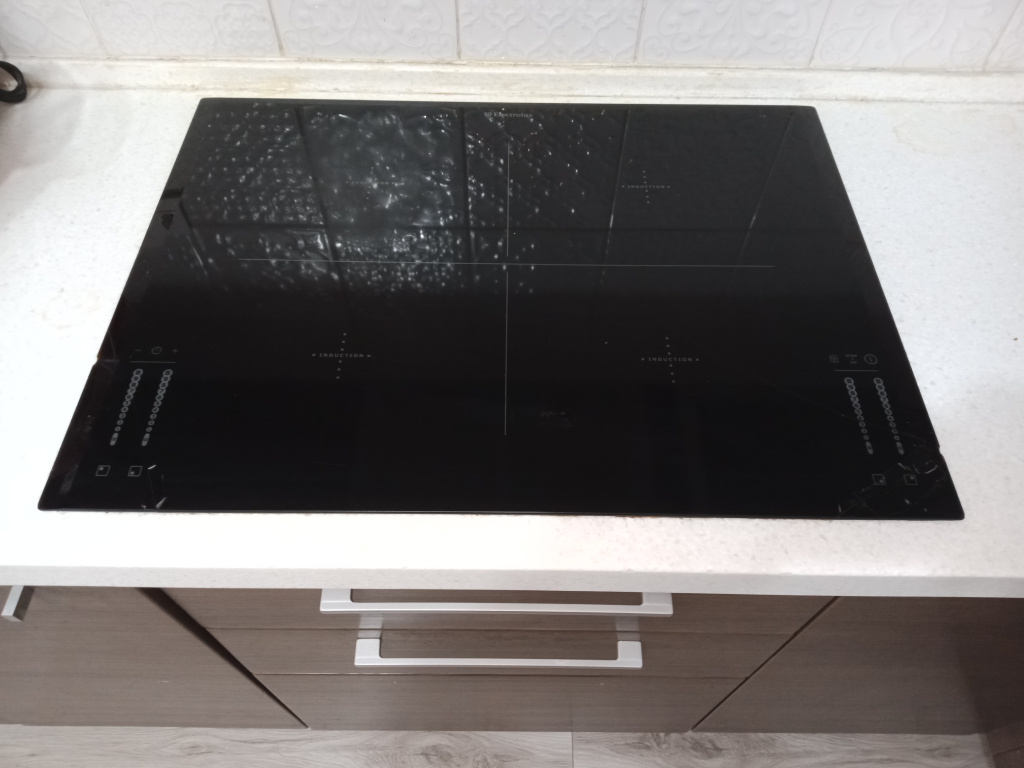 Индукционная варочная панель Electrolux 710х520 до замены.jpg Индукционная варочная панель Electrolux 710х520 до замены.jpg