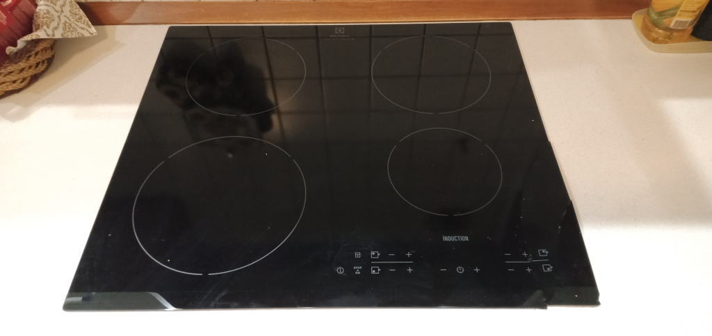 Индукционная варочная панель Electrolux (4 boost) до замены 520х590.jpg Индукционная варочная панель Electrolux (4 boost) до замены 520х590.jpg