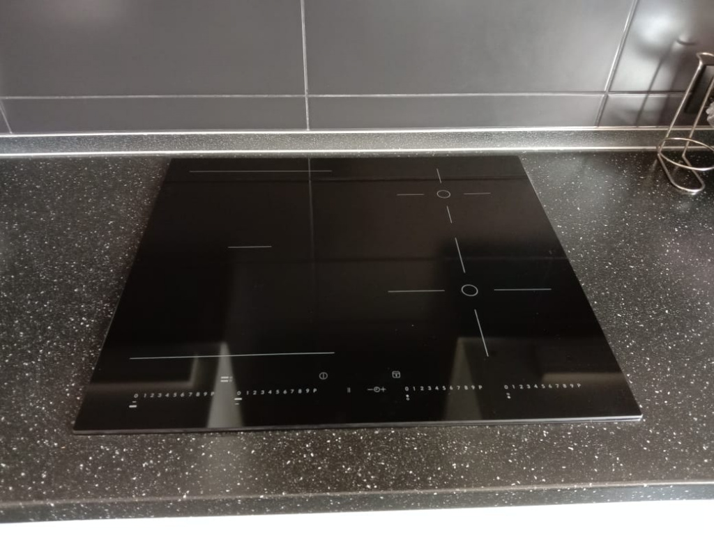 Независимая варочная панель IKEA индукционная с мостом 580х510 (Whirlpool),после замены.jpg Независимая варочная панель IKEA индукционная с мостом 580х510 (Whirlpool),после замены.jpg