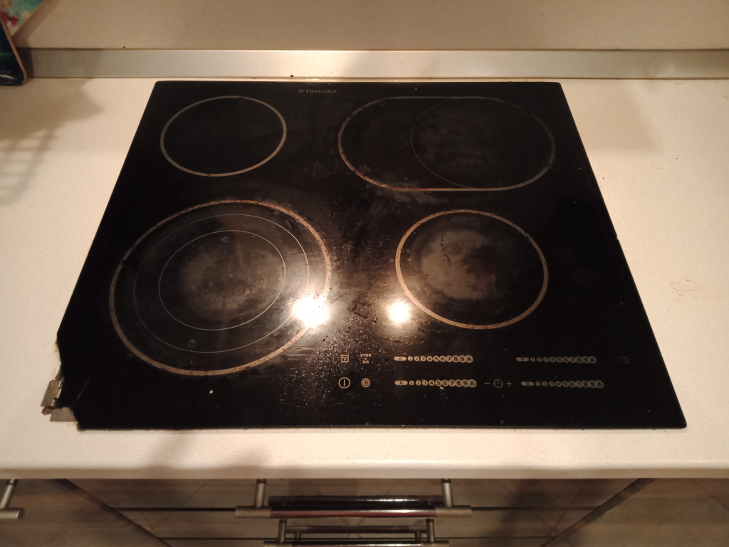 Варочная панель Electrolux,расширения,плавная регулировка,590х520,до замены стекла.jpg Варочная панель Electrolux,расширения,плавная регулировка,590х520,до замены стекла.jpg