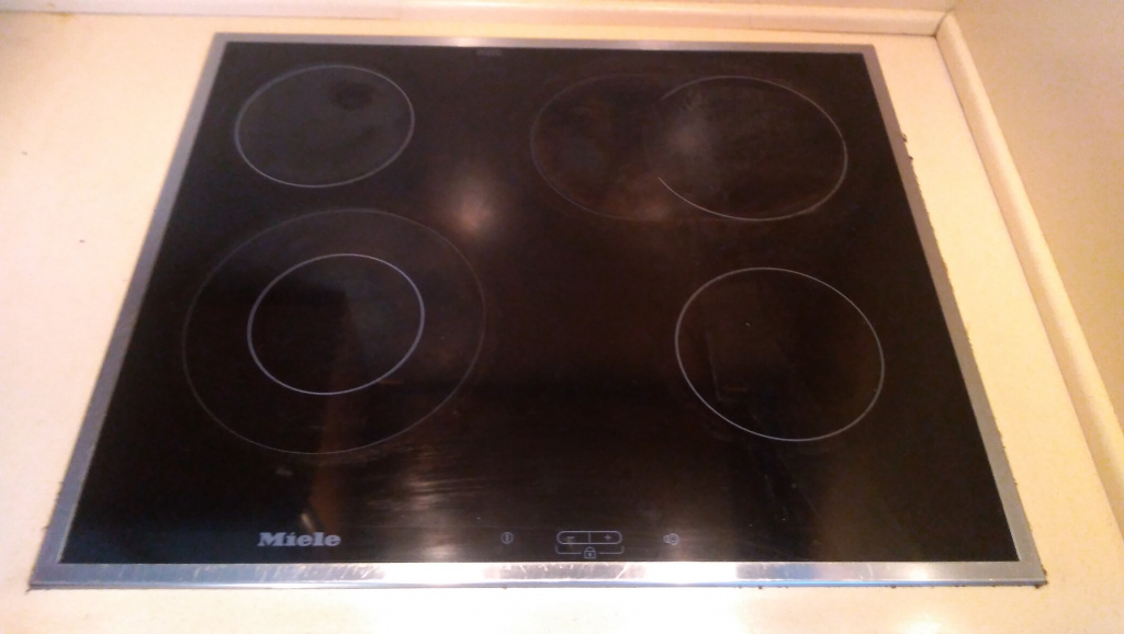 варочная панель MIELE со спиральным нагревом и сенсорным управлением до замены стекла.jpg варочная панель MIELE со спиральным нагревом и сенсорным управлением до замены стекла.jpg